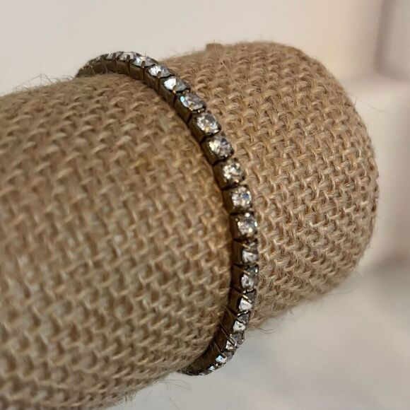 Francesca’s Collections Linear Prong Rhinestones Elastic Gold-tone Tennis Bracel - Picture 4 of 4